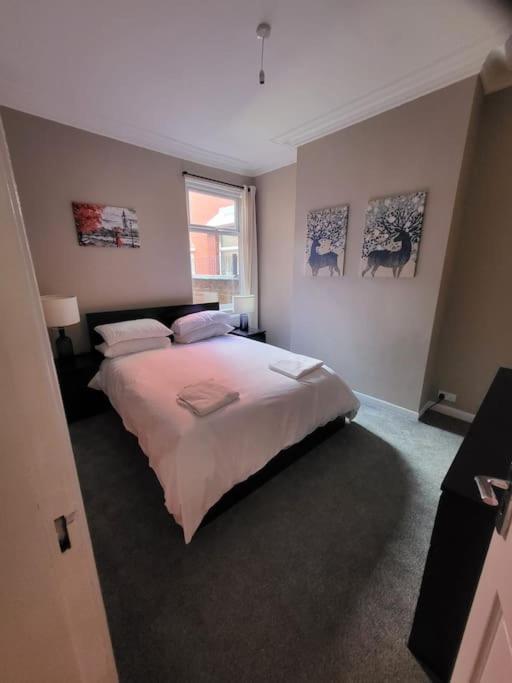 4 Bedroom House, 8 Min To City! Μάντσεστερ Εξωτερικό φωτογραφία