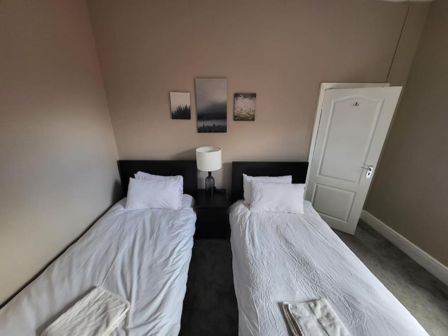 4 Bedroom House, 8 Min To City! Μάντσεστερ Εξωτερικό φωτογραφία