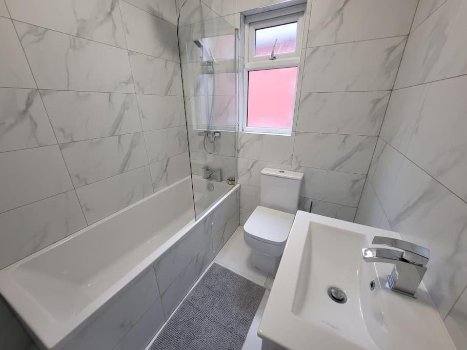 4 Bedroom House, 8 Min To City! Μάντσεστερ Εξωτερικό φωτογραφία