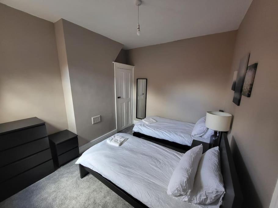 4 Bedroom House, 8 Min To City! Μάντσεστερ Εξωτερικό φωτογραφία