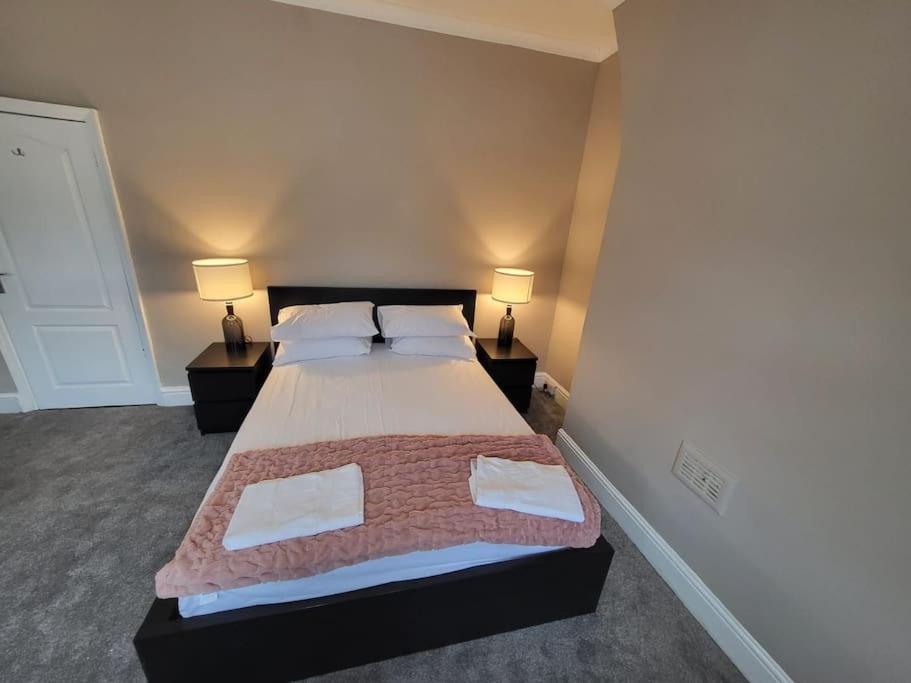 4 Bedroom House, 8 Min To City! Μάντσεστερ Εξωτερικό φωτογραφία