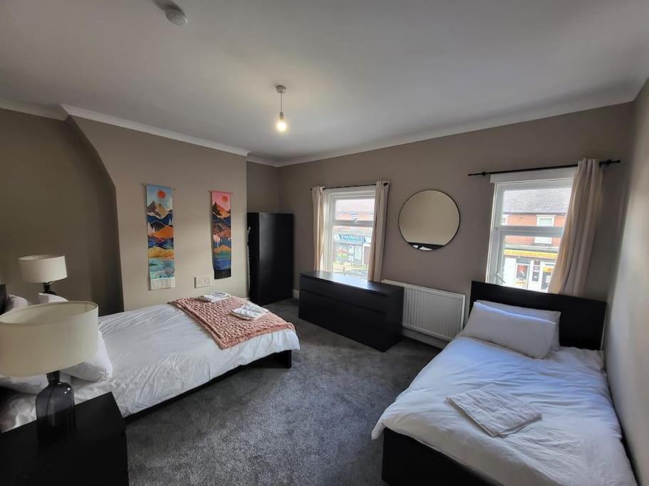 4 Bedroom House, 8 Min To City! Μάντσεστερ Εξωτερικό φωτογραφία