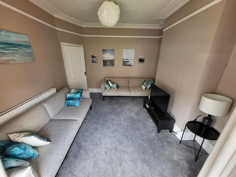 4 Bedroom House, 8 Min To City! Μάντσεστερ Εξωτερικό φωτογραφία